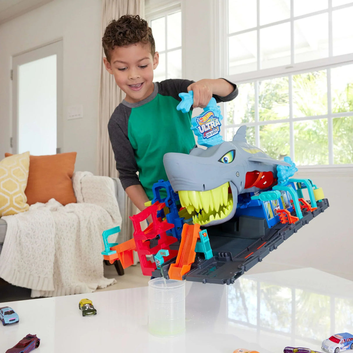 Hot Wheels: Ultra Shark Car Wash Playset