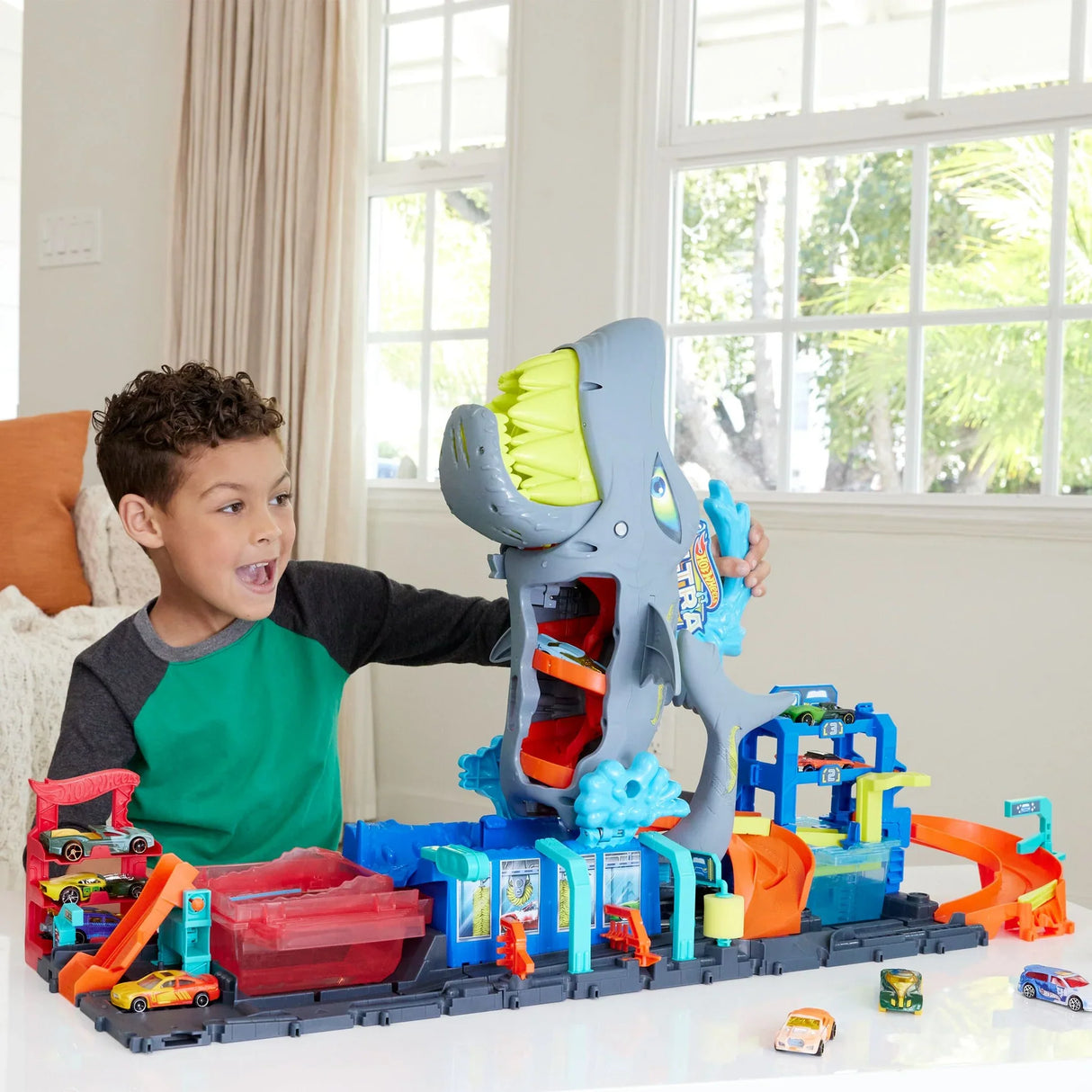 Hot Wheels: Ultra Shark Car Wash Playset