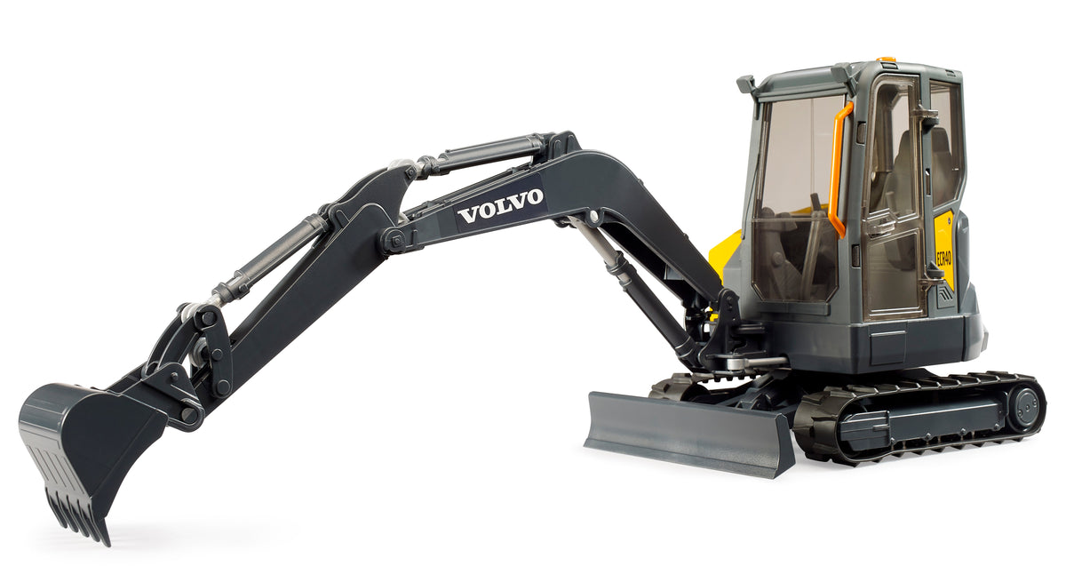 Bruder: Volvo Compact Excavator ECR40