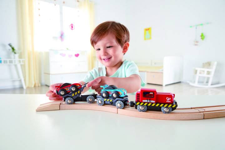 Hape: Race Car Transporter