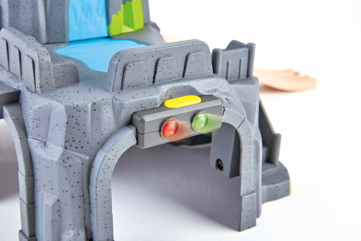 Hape: Light and Sound Mountain Tunnel Set