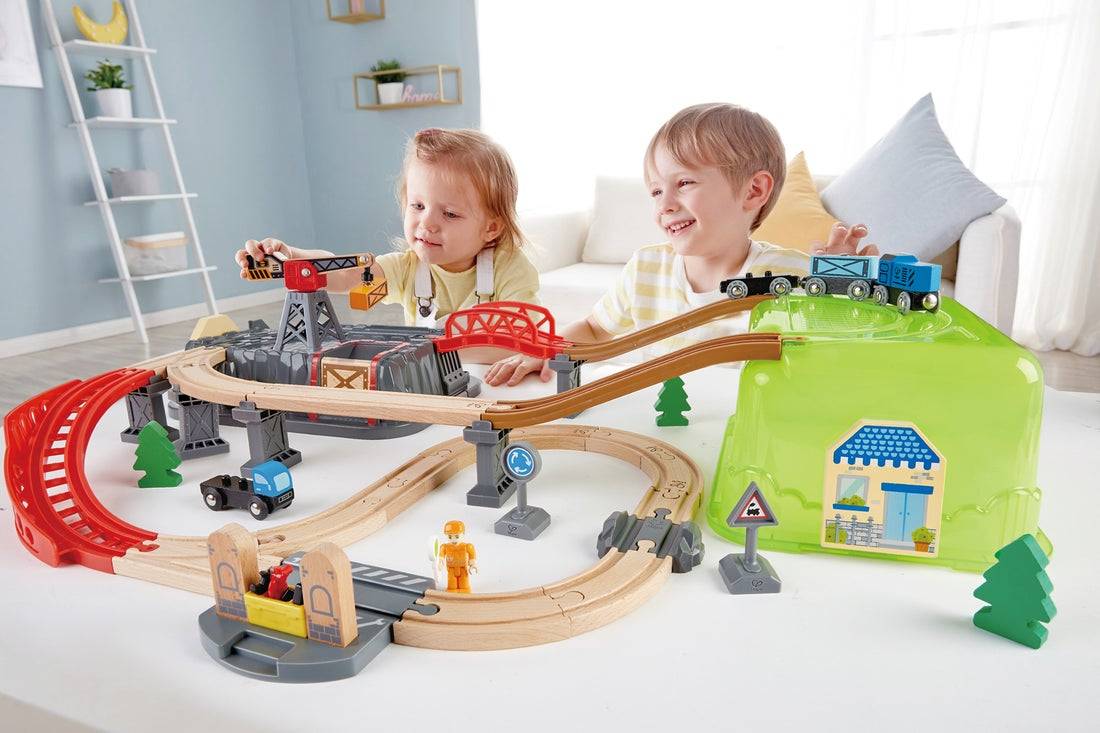 Hape: Railway Bucket-Builder-Set