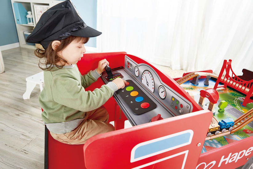 Hape: Ride-on & Foldable Engine Table