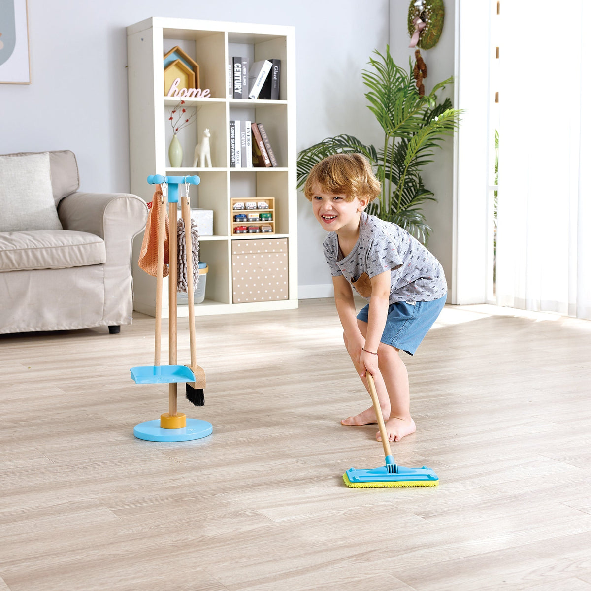 Hape: Broom & Swiffer Cleaning Stand