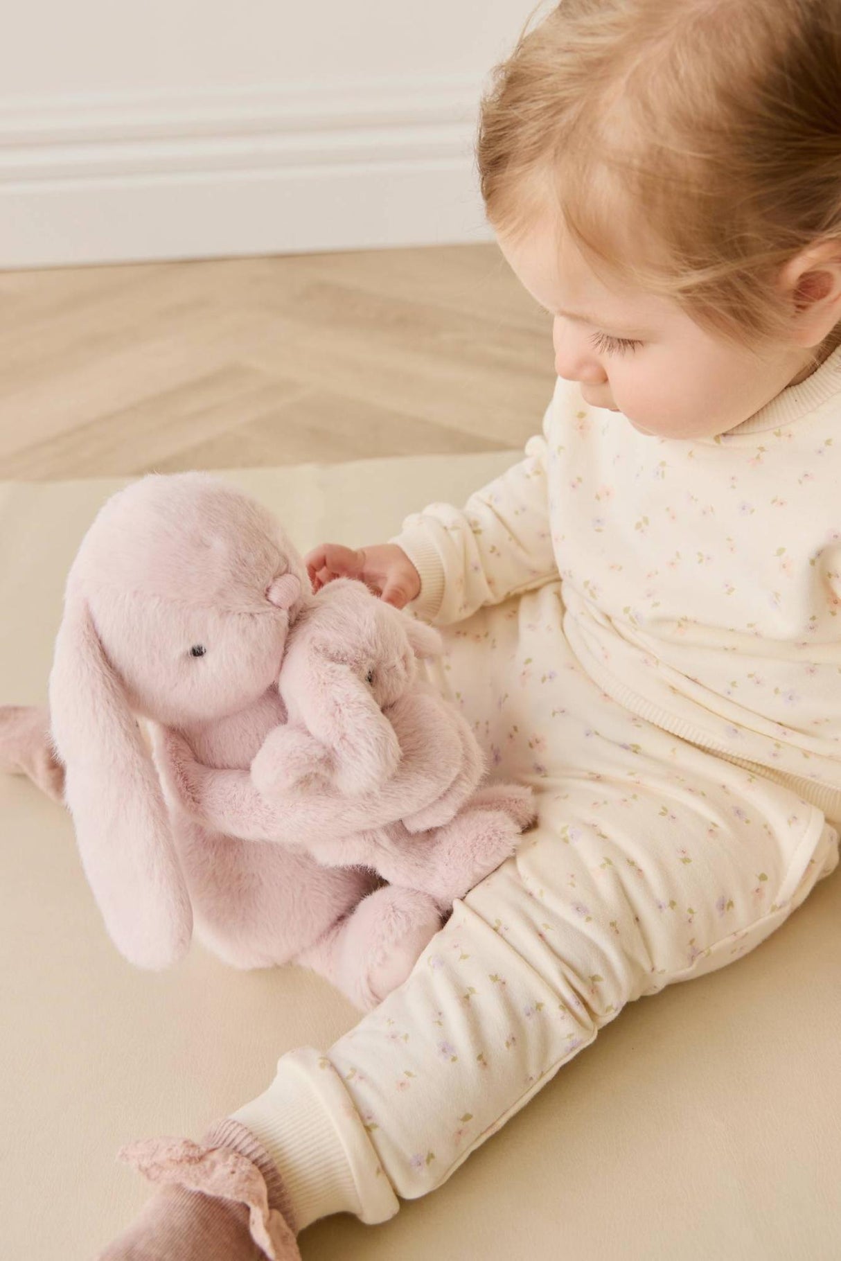 Snuggle Bunnies - Frankie the Hugging Bunny - Blossom 30cm