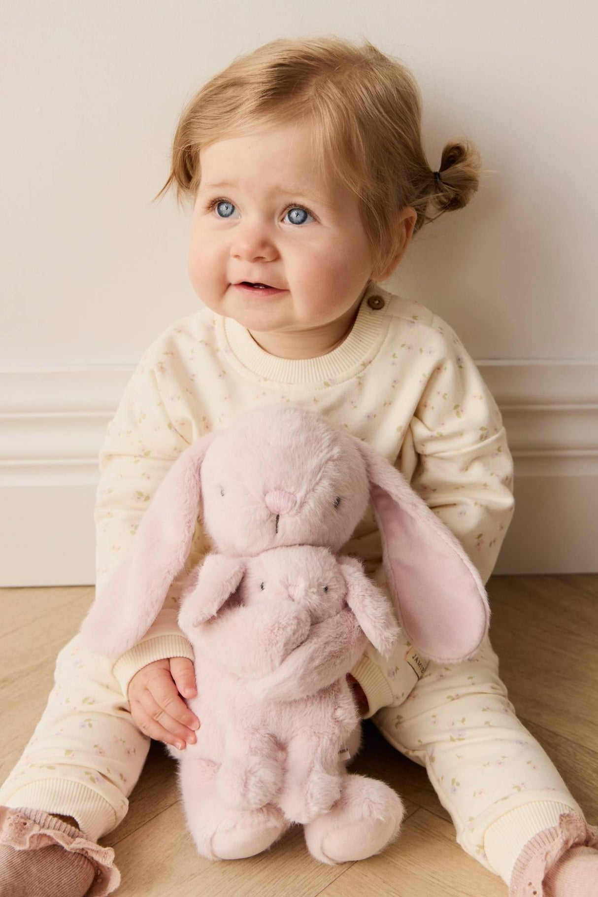 Snuggle Bunnies - Frankie the Hugging Bunny - Blossom 30cm