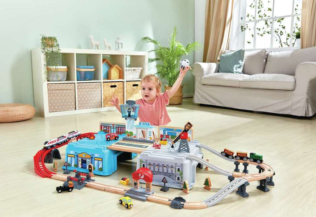 Hape: Mega Metropolis Train Bucket Set