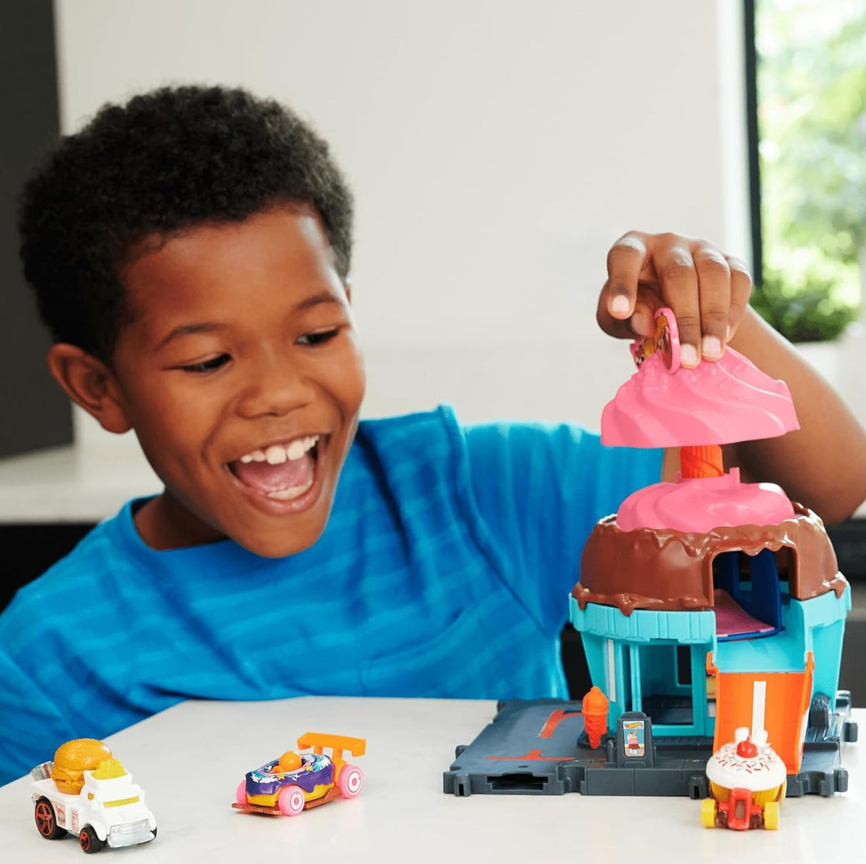 Hot Wheels: Downtown Ice Cream Swirl