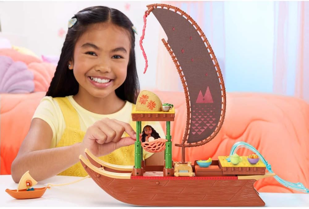 Moana 2: Moana's Adventure Canoe
