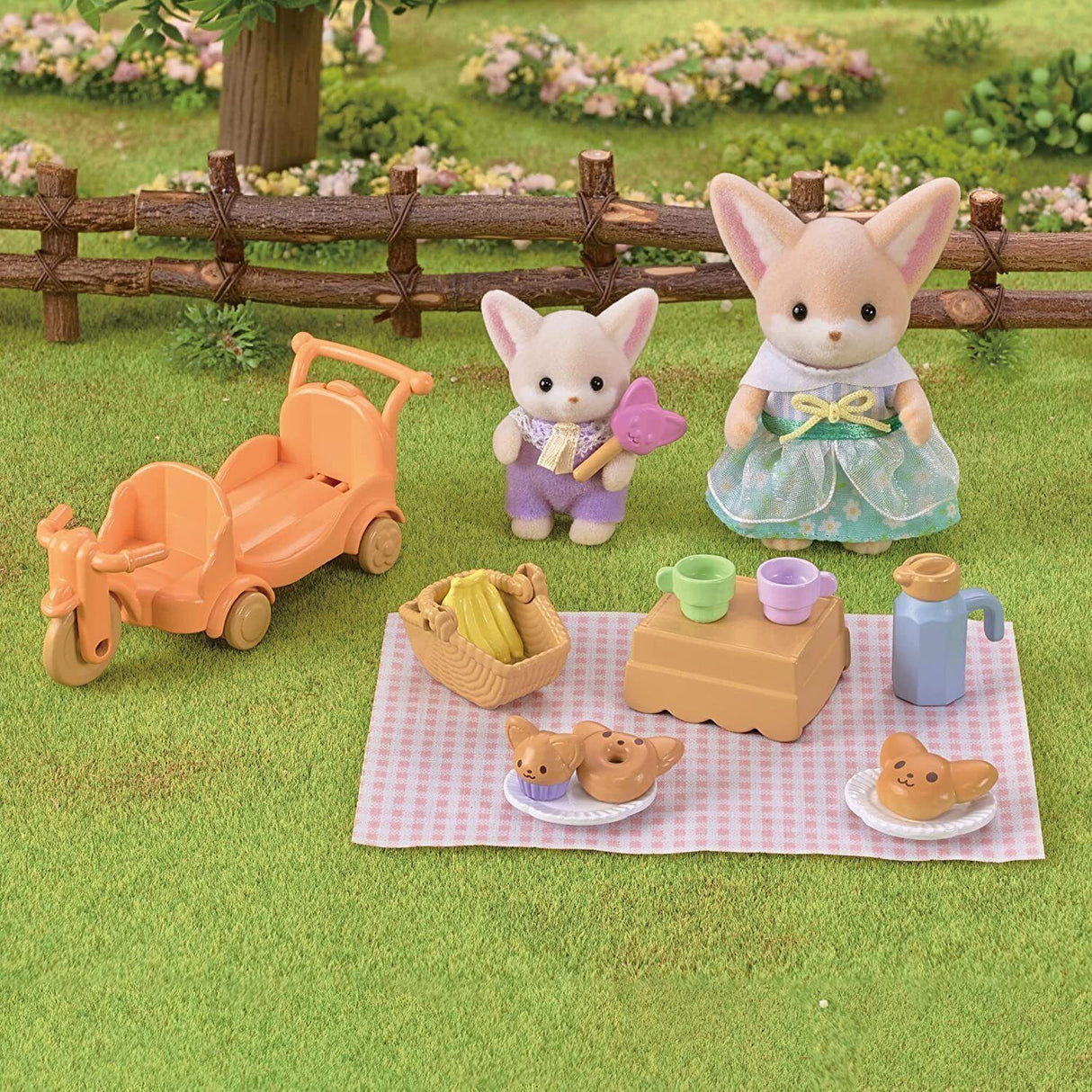 Sylvanian Families Sunny Picnic Set Fennex Fox Sister & Baby