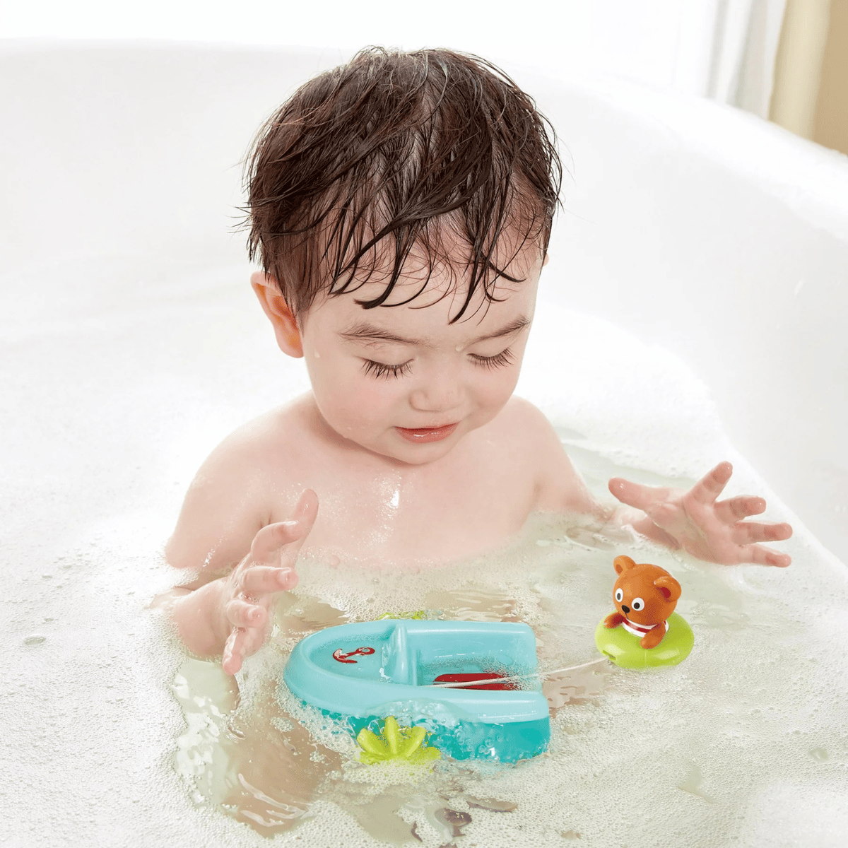 Hape: Tubing Pull-Back Boat