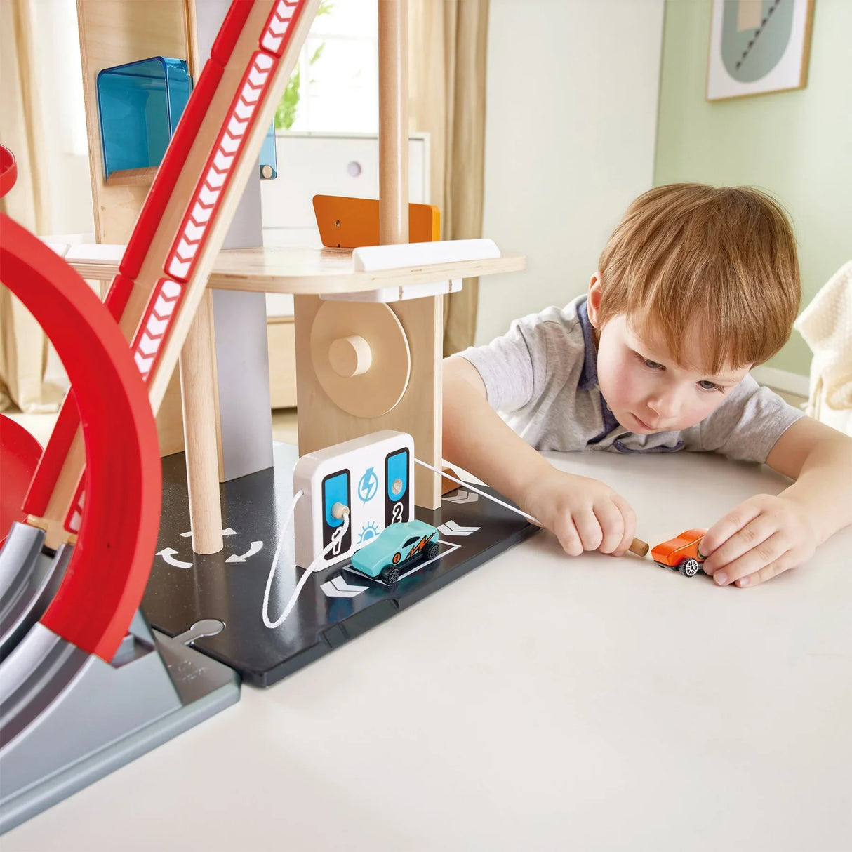Hape: Gearhead Stunt Garage