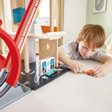 Hape: Gearhead Stunt Garage