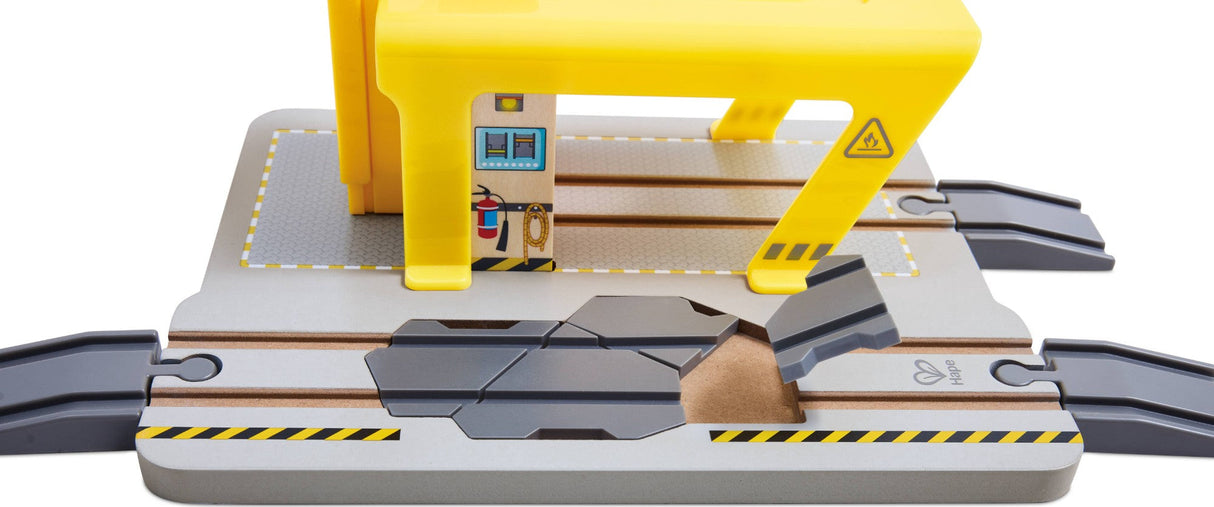 Hape: Railway Crane Construction