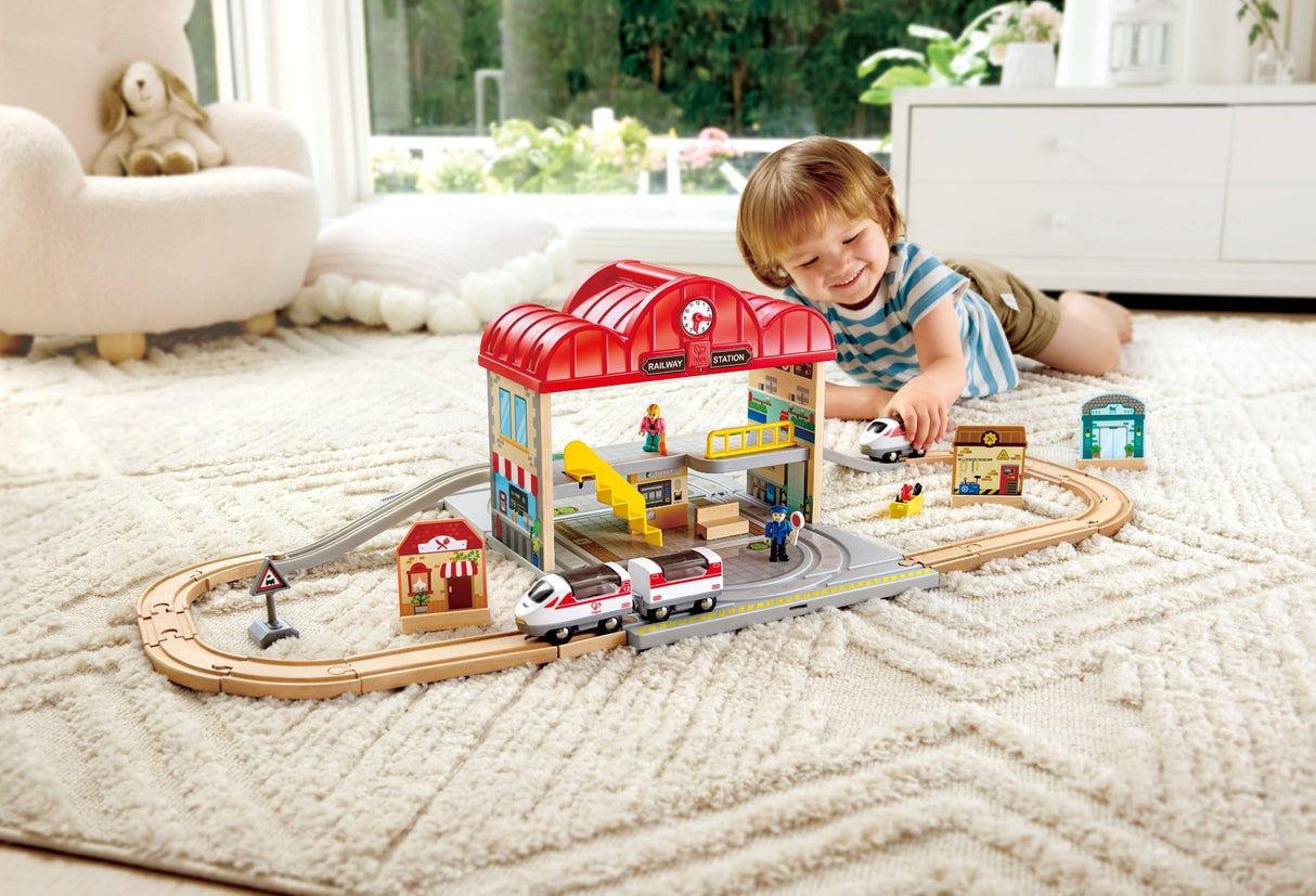 Hape: Portable Train Station Set