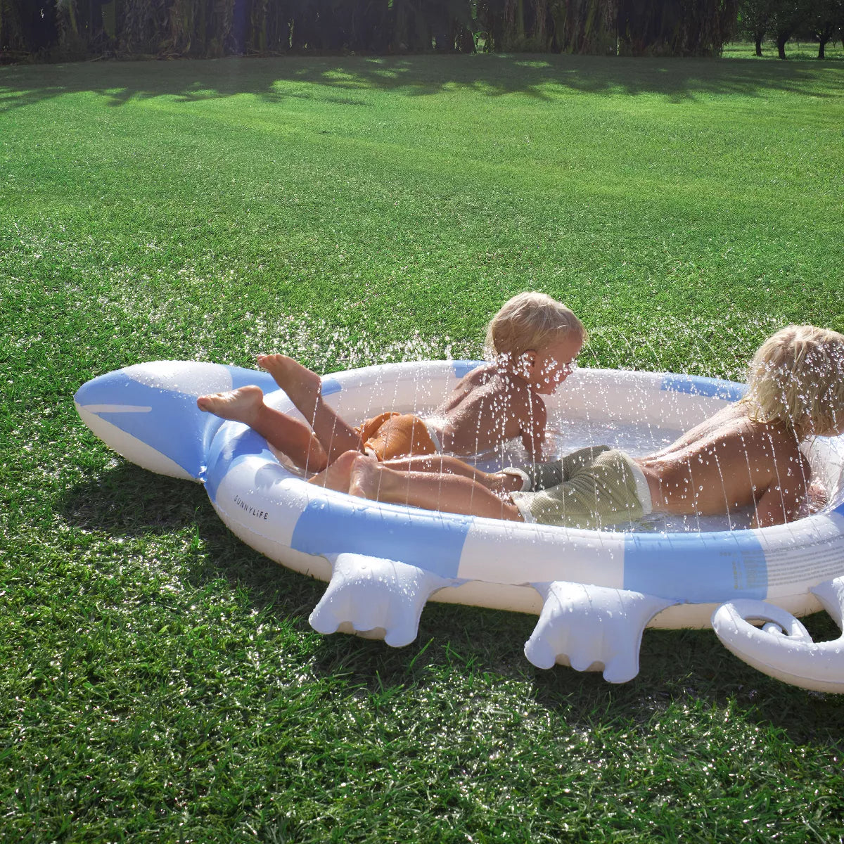Sunnylife: Kids Sprinkler Mat Into the Wild - Blue