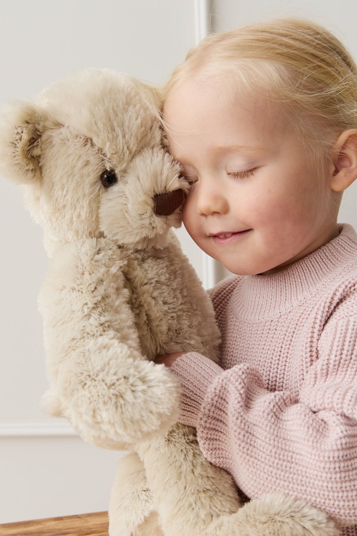 Snuggle Bunnies - Theo The Bear OS